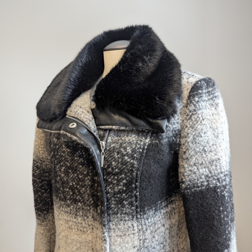 Black Grey Plaid Wool Coat Faux Fur Collar Long Jacket Warm Goth Cozy - Picture 4 of 13